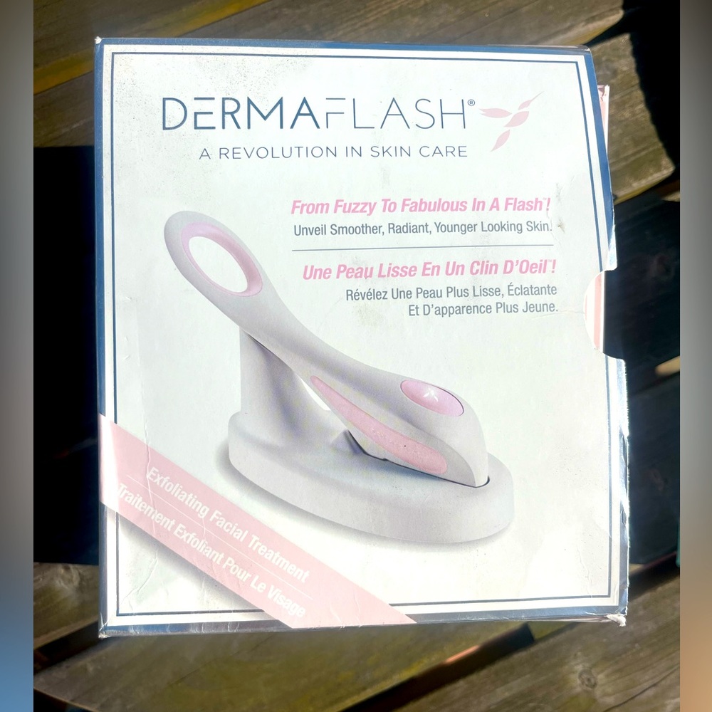 Brand New Dermaflash!!! With 6 Dermaflash exfoliating edges🫧 🎀